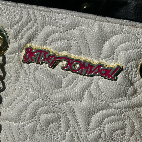 NWOT Betsey Johnson flower purse - Picture 4 of 10